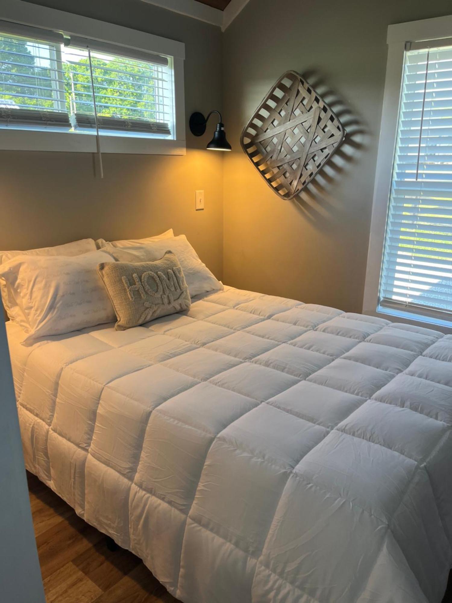 Strawberry Plains Luxury Riverfront Tiny House- Amazing Views- #111 מראה חיצוני תמונה